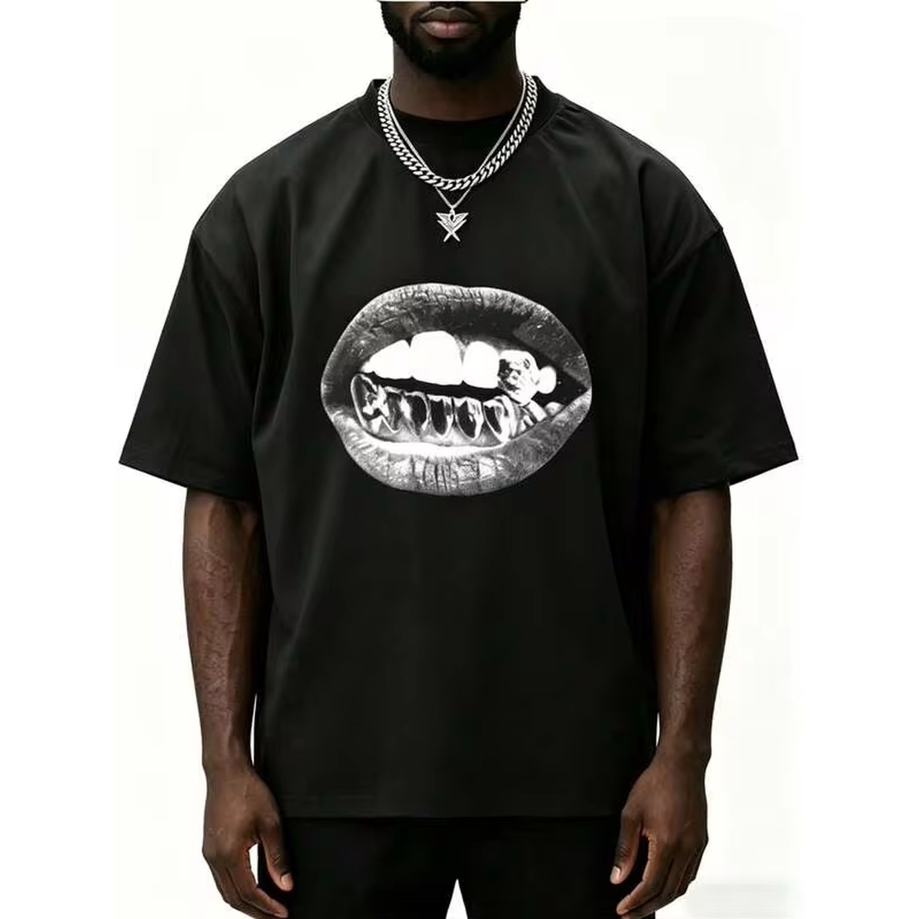オーバーサイズ ルーズフィット 黒と白のリッププリント半袖T - Streetwear Brand Italy のレビューと価格